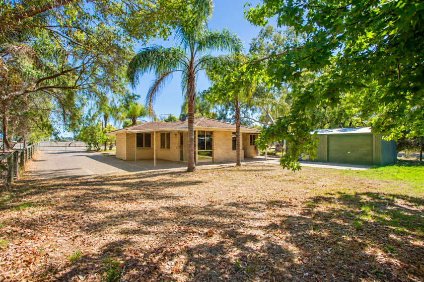 3 Bed / 1 Bath Newly Painted Country Home