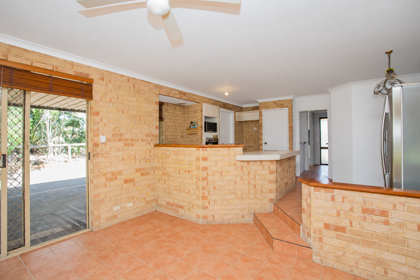 3 Bed / 1 Bath Newly Painted Country Home