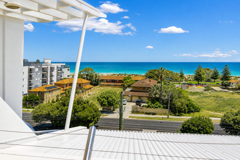 Scarborough Retreat, Beachside Living at Its Best