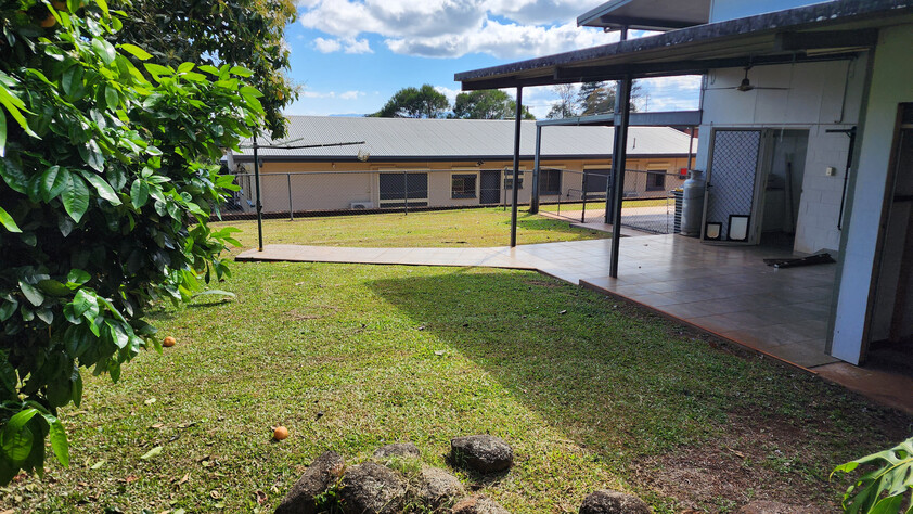 2 bedroom grany flat (Including Electricity)in Atherton