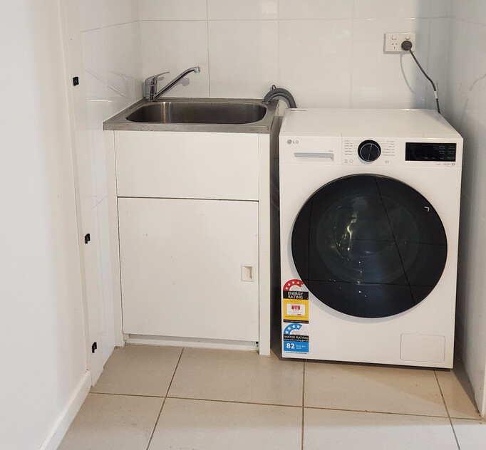 2 bedroom grany flat (Including Electricity)in Atherton