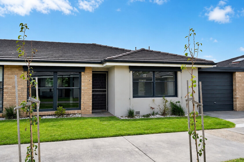 Renovated Coastal Retreat Directly Opposite Rye Beach