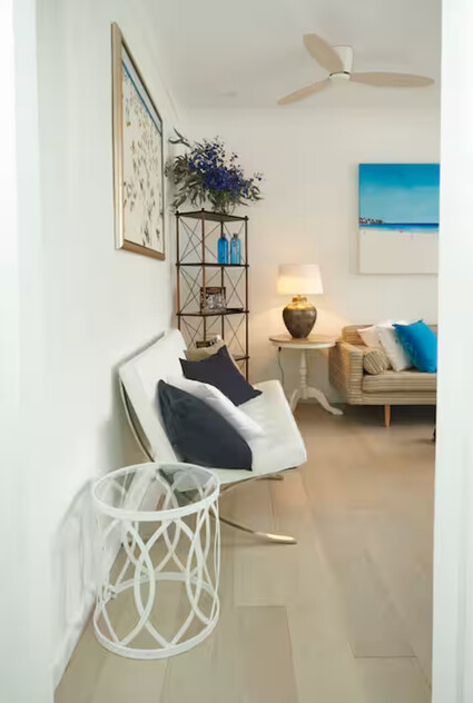 Fully Furnished Darling Point 1BR — Incredible Location, Everything Included