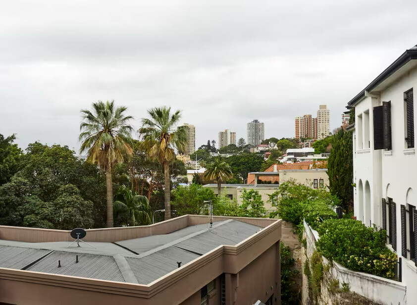Fully Furnished Darling Point 1BR — Incredible Location, Everything Included