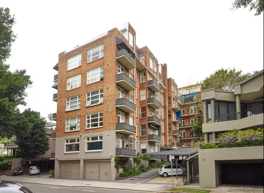 Fully Furnished Darling Point 1BR — Incredible Location, Everything Included
