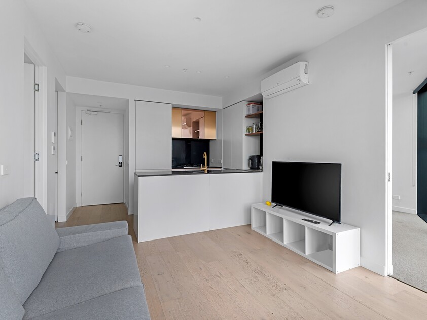 Fully Furnished Luxury 2 bedrooms 1 bathroom Aurora Apartment on 32nd Floor