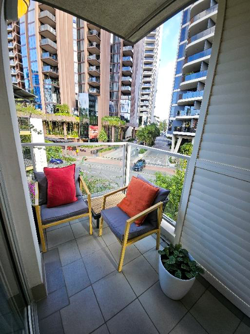 80 m2 Genuine CITY GLIMPSES 1 Bed 1 Bath 1 Car Sale by Owner (NO AGENTS PLEASE)