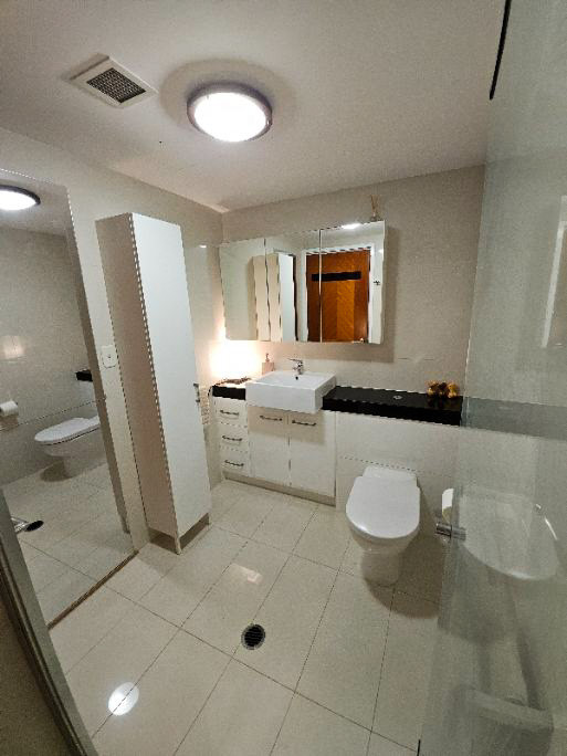 80 m2 Genuine CITY GLIMPSES 1 Bed 1 Bath 1 Car Sale by Owner (NO AGENTS PLEASE)