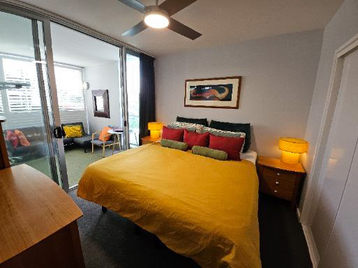 80 m2 Genuine CITY GLIMPSES 1 Bed 1 Bath 1 Car Sale by Owner (NO AGENTS PLEASE)