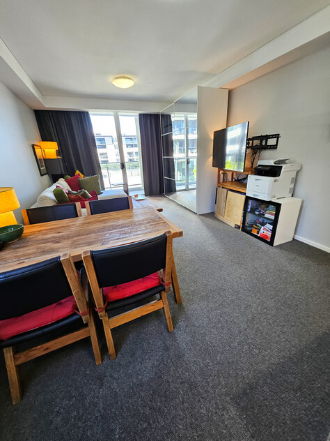 80 m2 Genuine CITY GLIMPSES 1 Bed 1 Bath 1 Car Sale by Owner (NO AGENTS PLEASE)