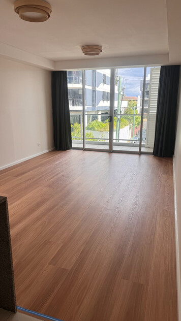 80 m2 Genuine CITY GLIMPSES 1 Bed 1 Bath 1 Car Sale by Owner (NO AGENTS PLEASE)