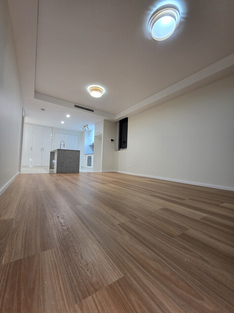 80 m2 Genuine CITY GLIMPSES 1 Bed 1 Bath 1 Car Sale by Owner (NO AGENTS PLEASE)