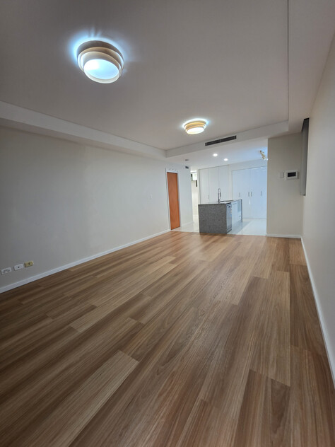 80 m2 Genuine CITY GLIMPSES 1 Bed 1 Bath 1 Car Sale by Owner (NO AGENTS PLEASE)