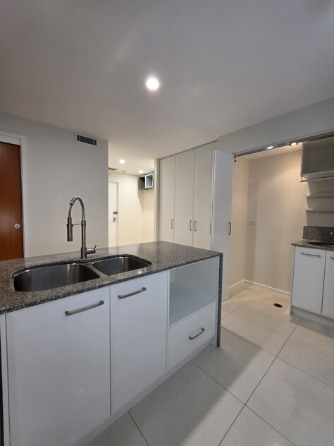 80 m2 Genuine CITY GLIMPSES 1 Bed 1 Bath 1 Car Sale by Owner (NO AGENTS PLEASE)