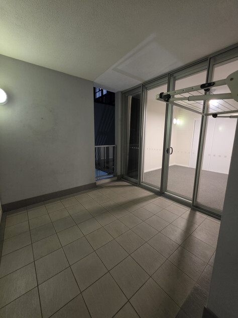 80 m2 Genuine CITY GLIMPSES 1 Bed 1 Bath 1 Car Sale by Owner (NO AGENTS PLEASE)