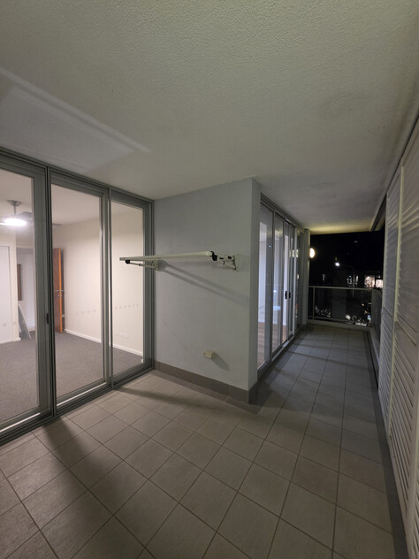80 m2 Genuine CITY GLIMPSES 1 Bed 1 Bath 1 Car Sale by Owner (NO AGENTS PLEASE)