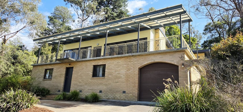 Peaceful Hills Living on 1,405m² with Stunning Ranges Views