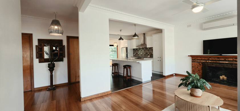 Peaceful Hills Living on 1,405m² with Stunning Ranges Views