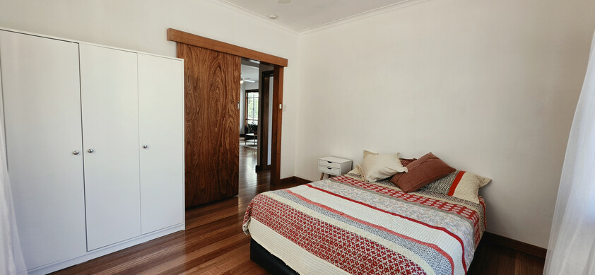 Peaceful Hills Living on 1,405m² with Stunning Ranges Views