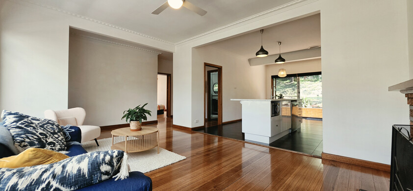 Peaceful Hills Living on 1,405m² with Stunning Ranges Views