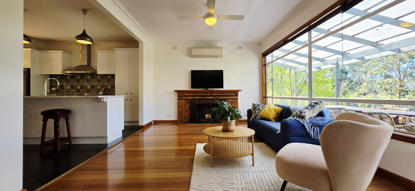 Peaceful Hills Living on 1,405m² with Stunning Ranges Views