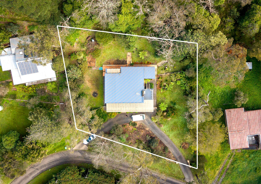Peaceful Hills Living on 1,405m² with Stunning Ranges Views