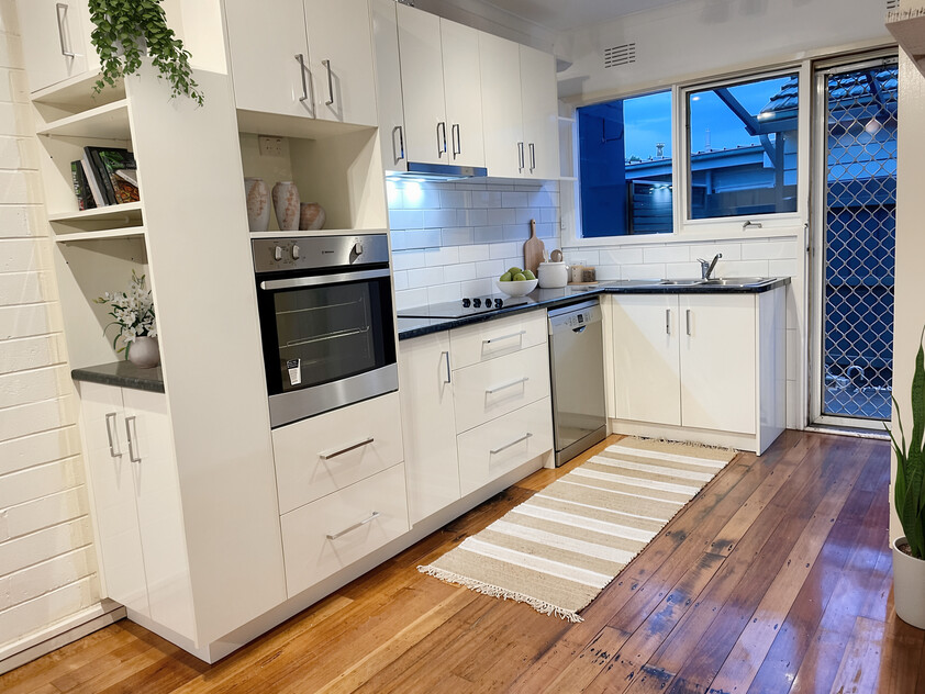 Walk to Mt Eliza village - Convenience & Comfort