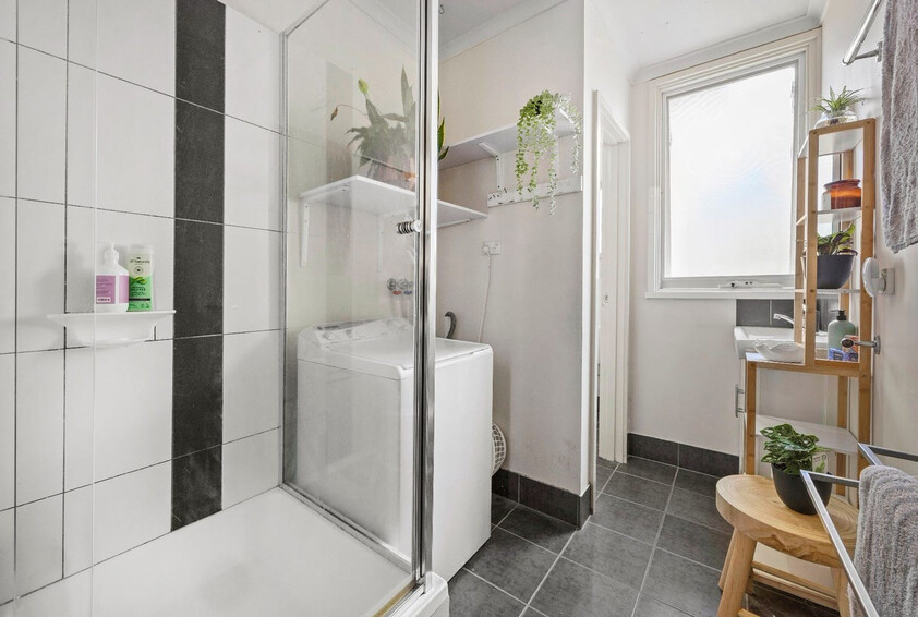 Walk to Mt Eliza village - Convenience & Comfort
