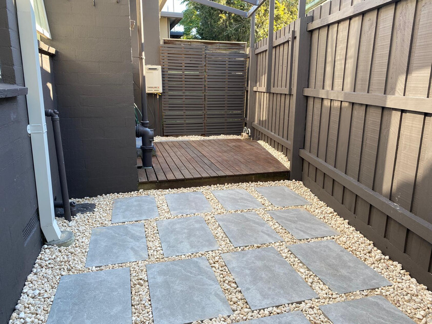 Walk to Mt Eliza village - Convenience & Comfort
