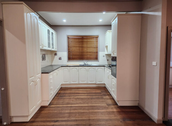 Character, Space & Convenience - 809m² in a Quiet Cul-de-Sac