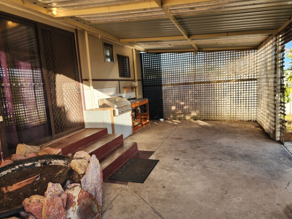 Character, Space & Convenience - 809m² in a Quiet Cul-de-Sac