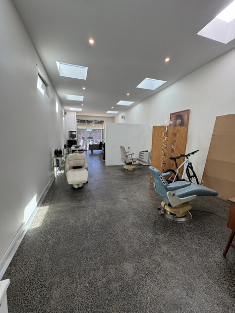 Office/Studio/Showroom with Abundant natural light