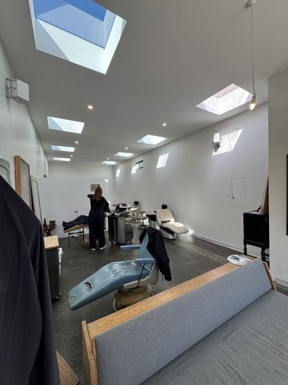 Office/Studio/Showroom with Abundant natural light