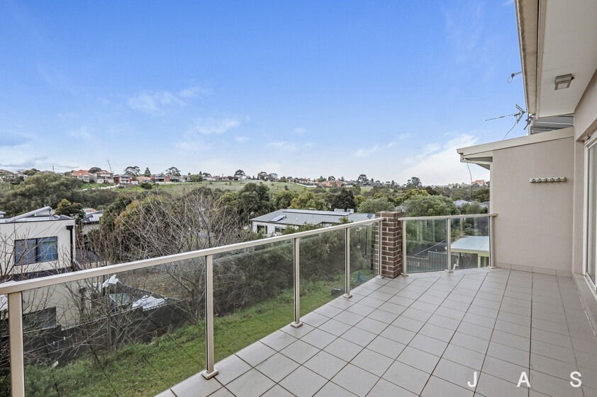 Architect-Designed Home in River Valley Estate