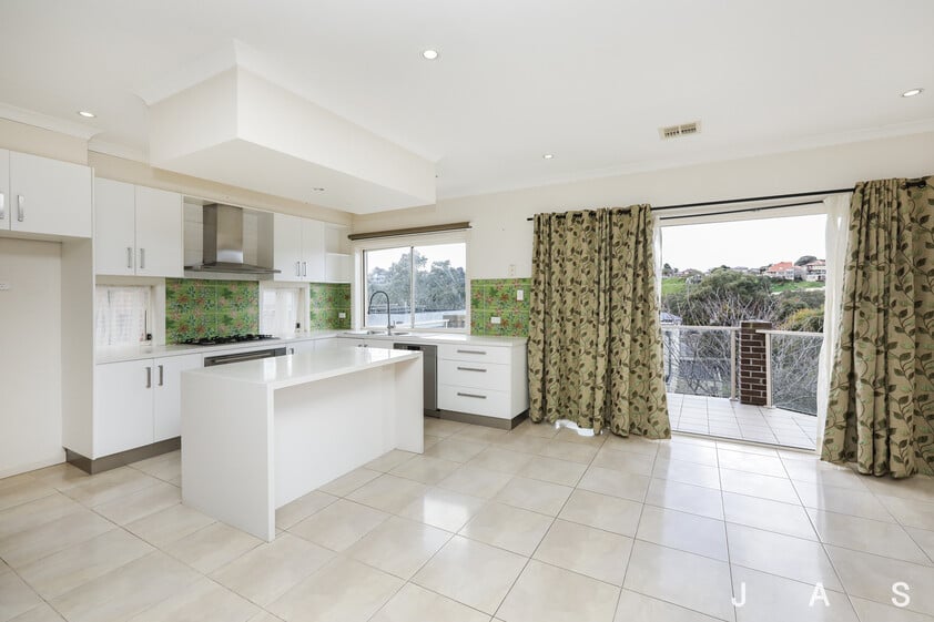 Architect-Designed Home in River Valley Estate