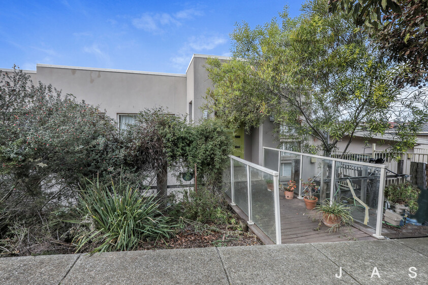 Architect-Designed Home in River Valley Estate