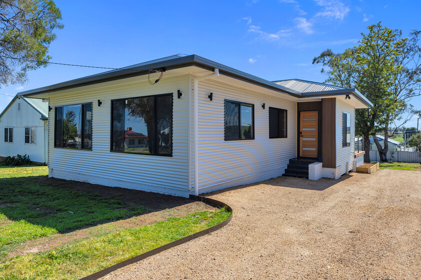 Move-In ready & beautifully renovated