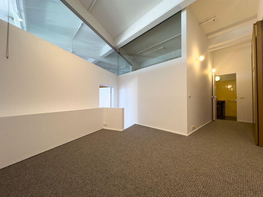 Spacious Warehouse Conversion with spectacular views & North-Facing Light
