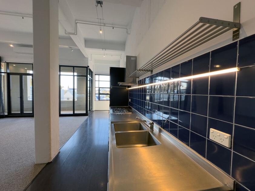 Spacious Warehouse Conversion with spectacular views & North-Facing Light
