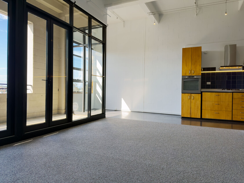 Spacious Warehouse Conversion with spectacular views & North-Facing Light