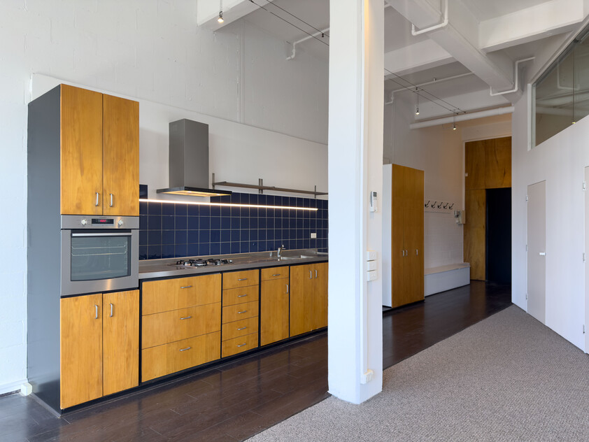 Spacious Warehouse Conversion with spectacular views & North-Facing Light