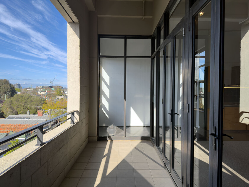 Spacious Warehouse Conversion with spectacular views & North-Facing Light