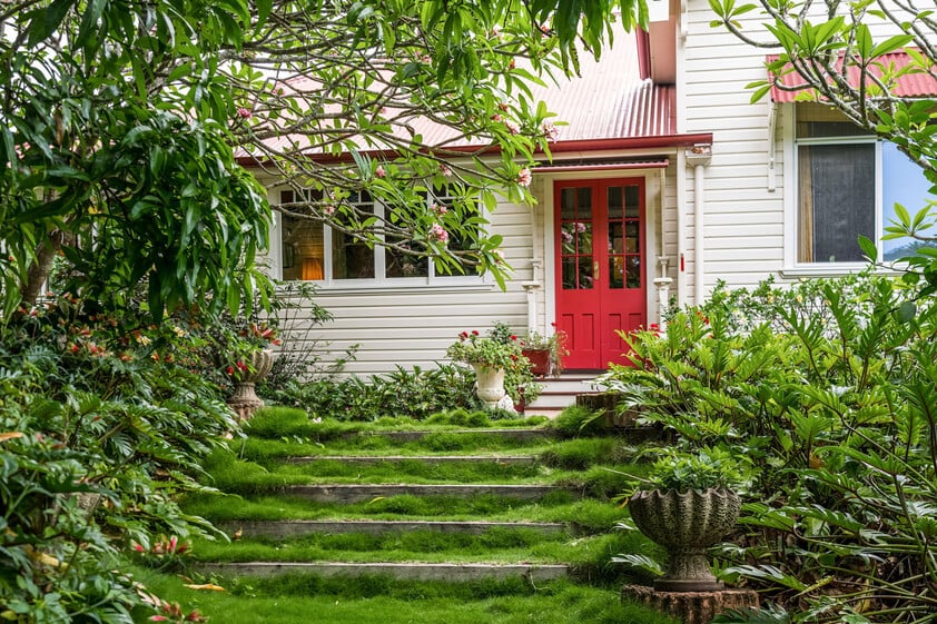 Charming Grand Timber Country House & Lifestyle, Close to Beaches & Town