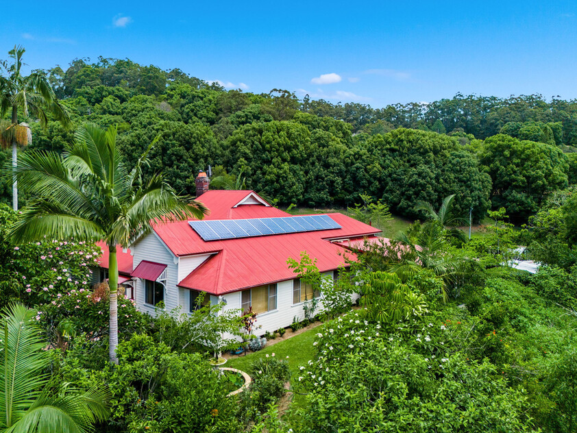 Charming Grand Timber Country House & Lifestyle, Close to Beaches & Town