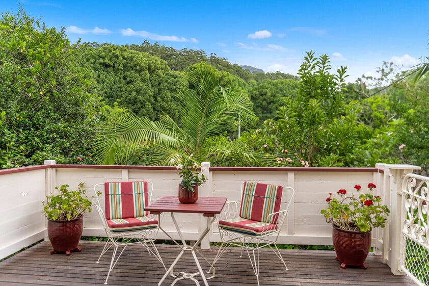 Charming Grand Timber Country House & Lifestyle, Close to Beaches & Town