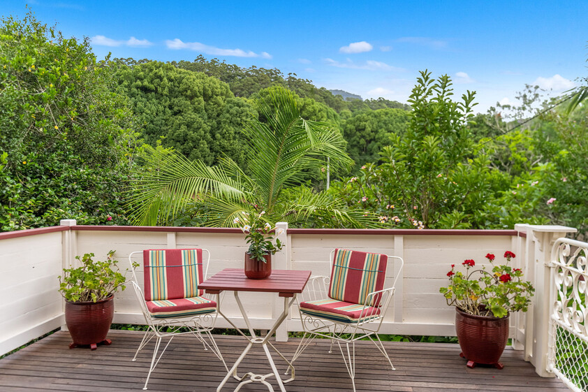 Charming Grand Timber Country House & Lifestyle, Close to Beaches & Town