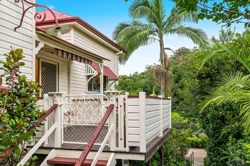 Charming Grand Timber Country House & Lifestyle, Close to Beaches & Town