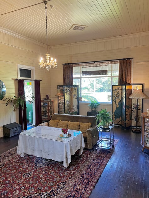 Charming Grand Timber Country House & Lifestyle, Close to Beaches & Town
