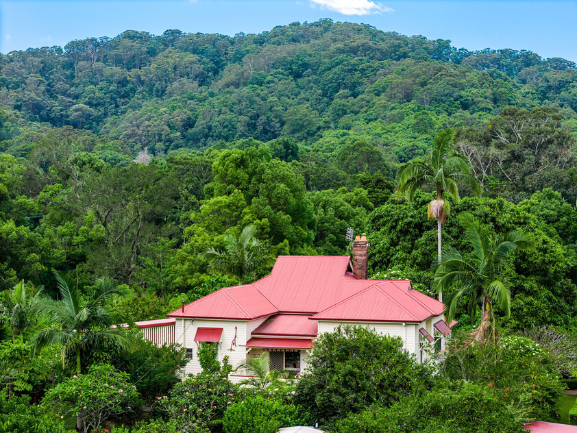 Charming Grand Timber Country House & Lifestyle, Close to Beaches & Town