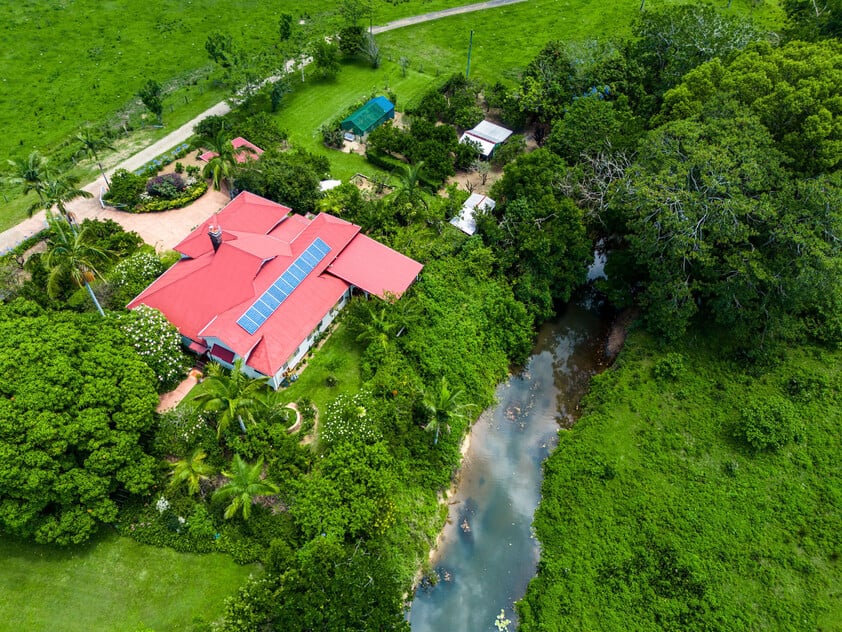 Charming Grand Timber Country House & Lifestyle, Close to Beaches & Town